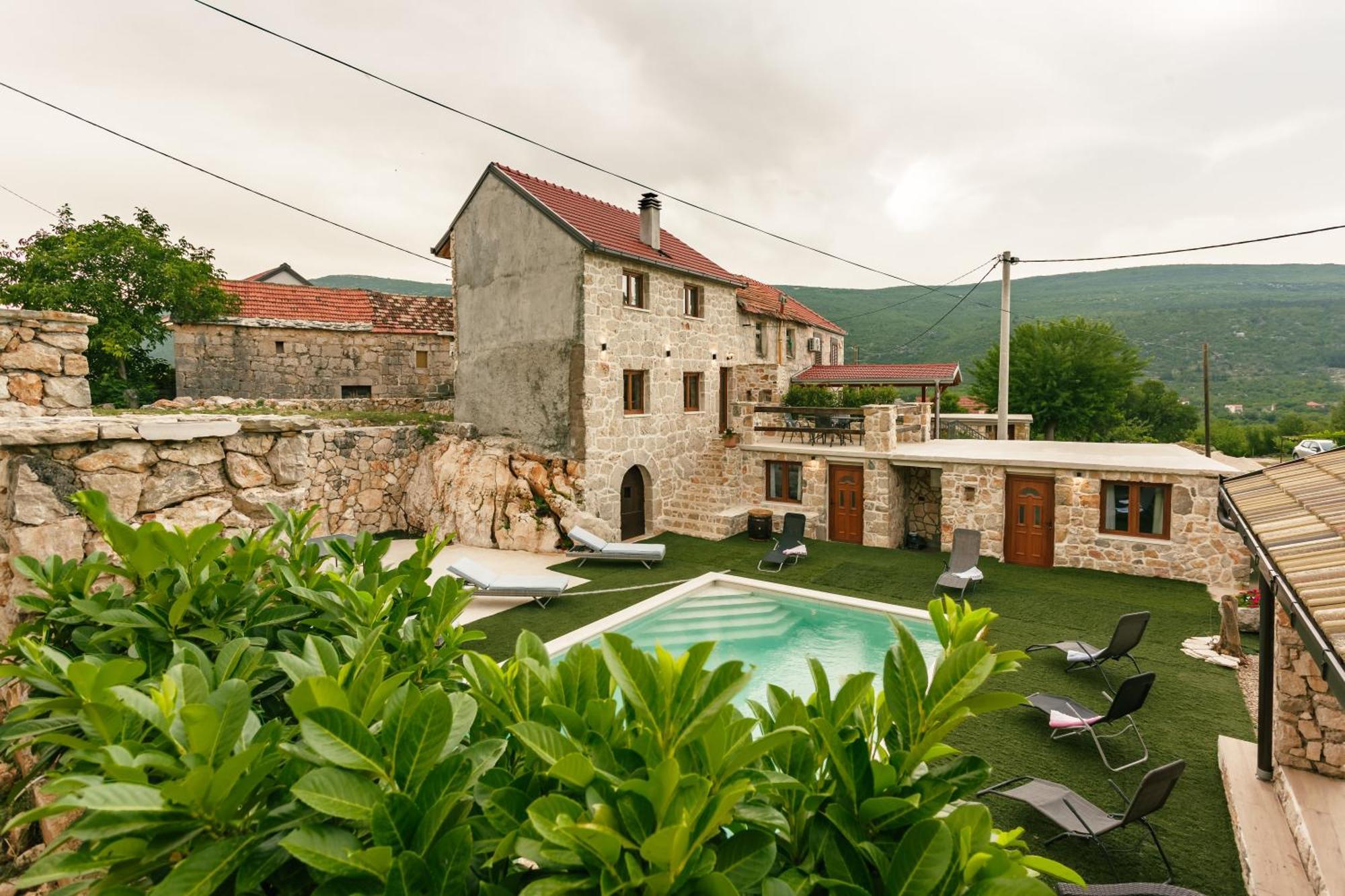 Stone Valcer Vila